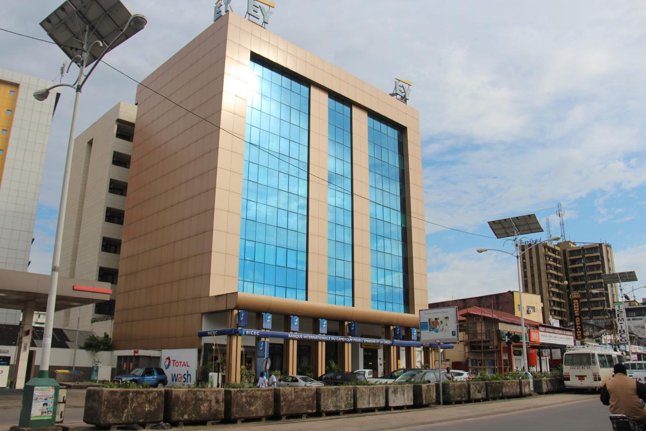 Manhantan Living Bonaberi Bagian luar foto